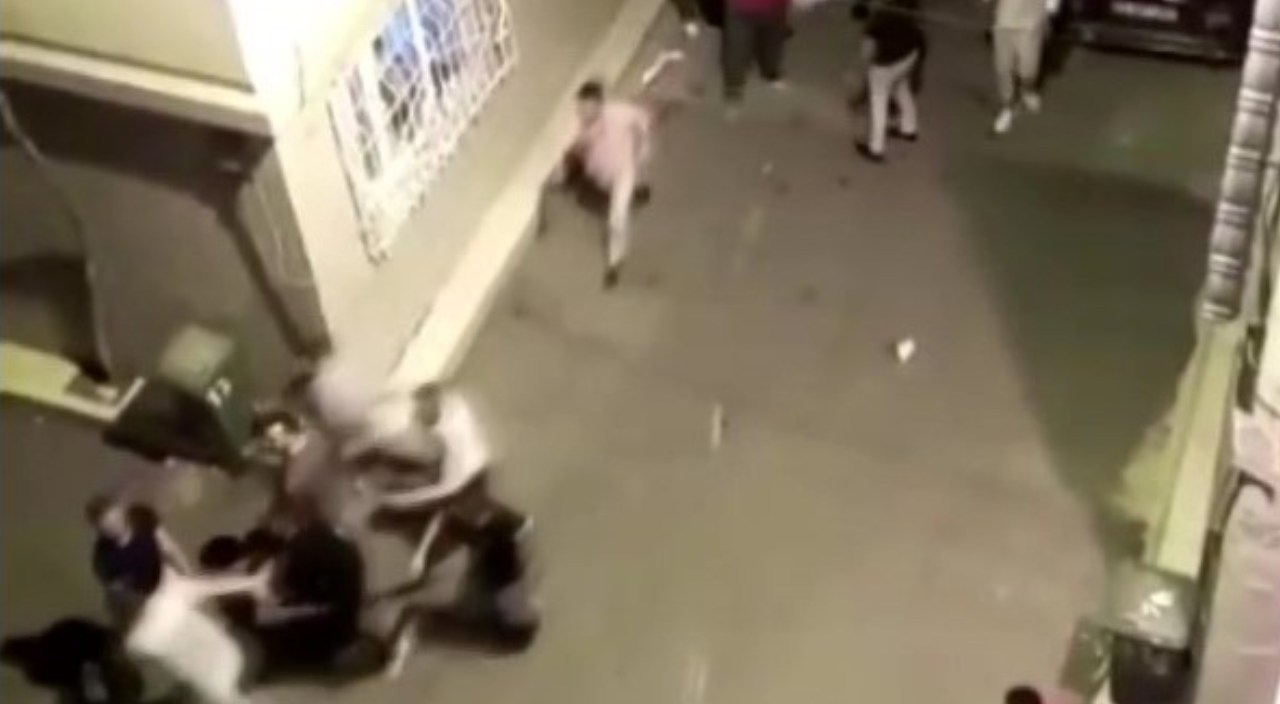 Sesten dolayı kavga çıktı! Ortalık savaş alanına döndü